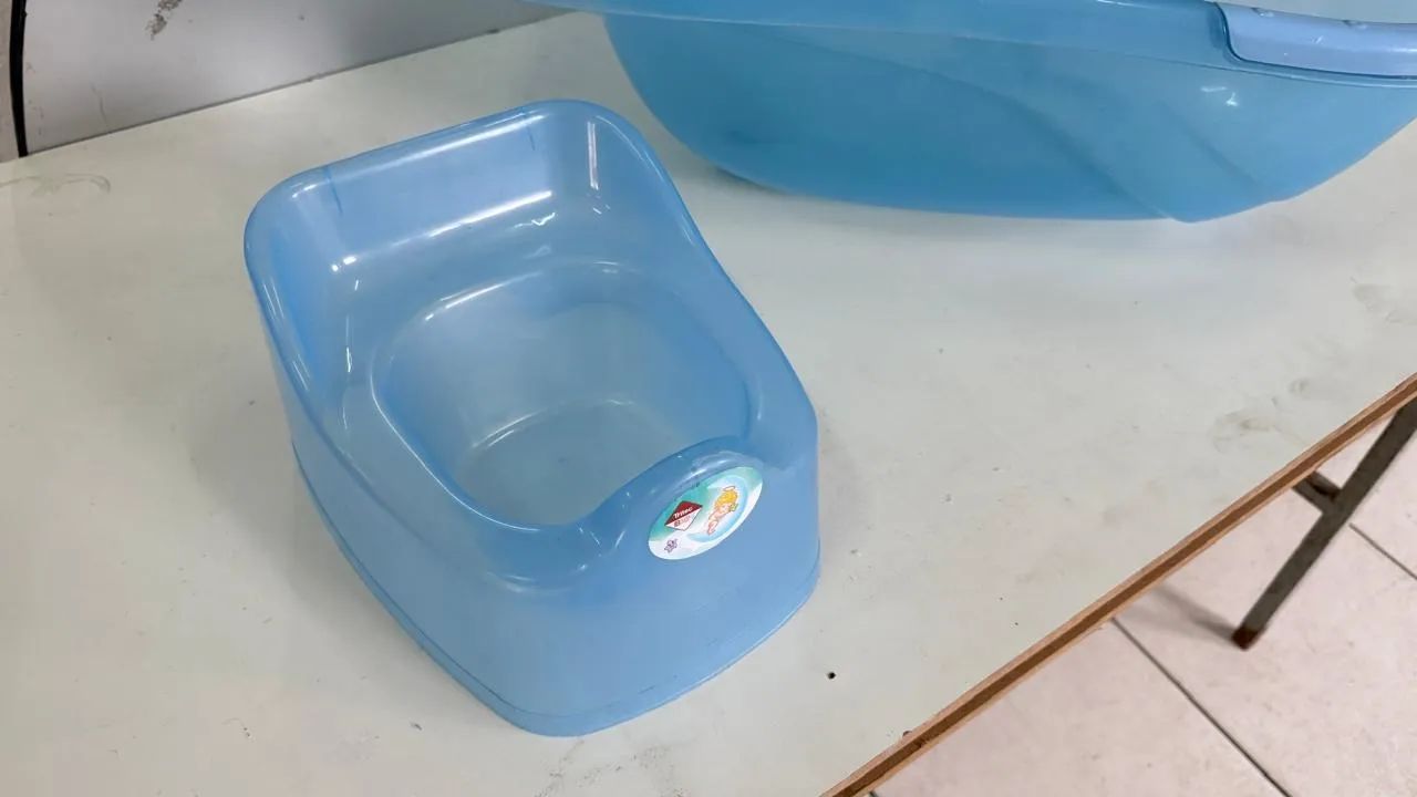 Banheira Infantil Azul e troninho  - Foto 2