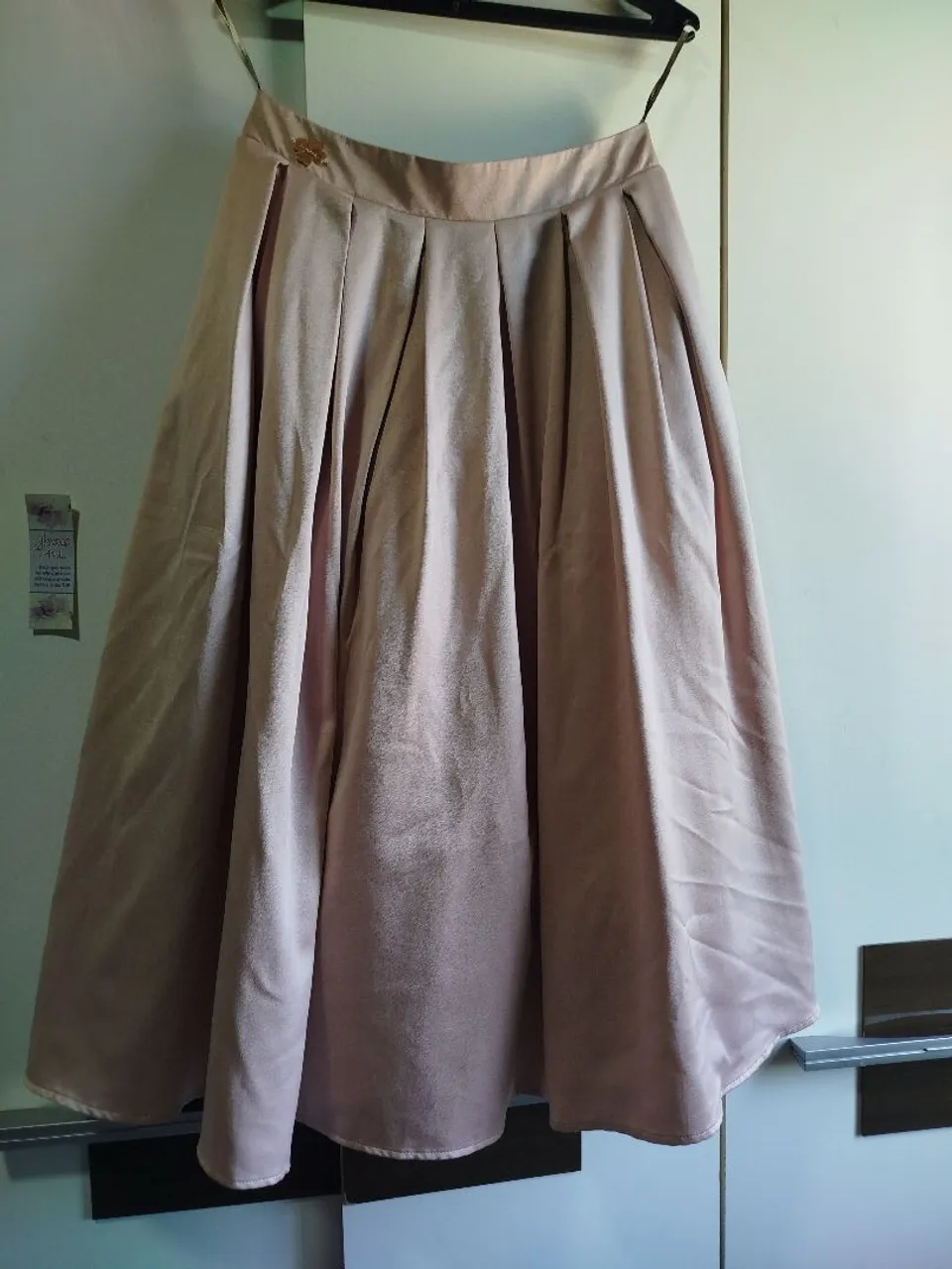 Saia midi rosa elegante