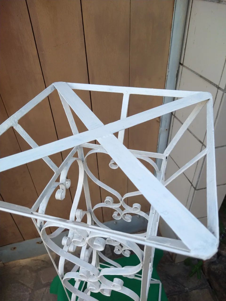 Suporte de ferro branco para vasos antigo  - Foto 4