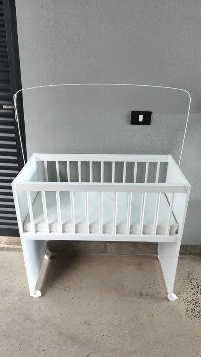 Mini Berço com colchão, rodízio e varão de mosquiteiro (NOVO)