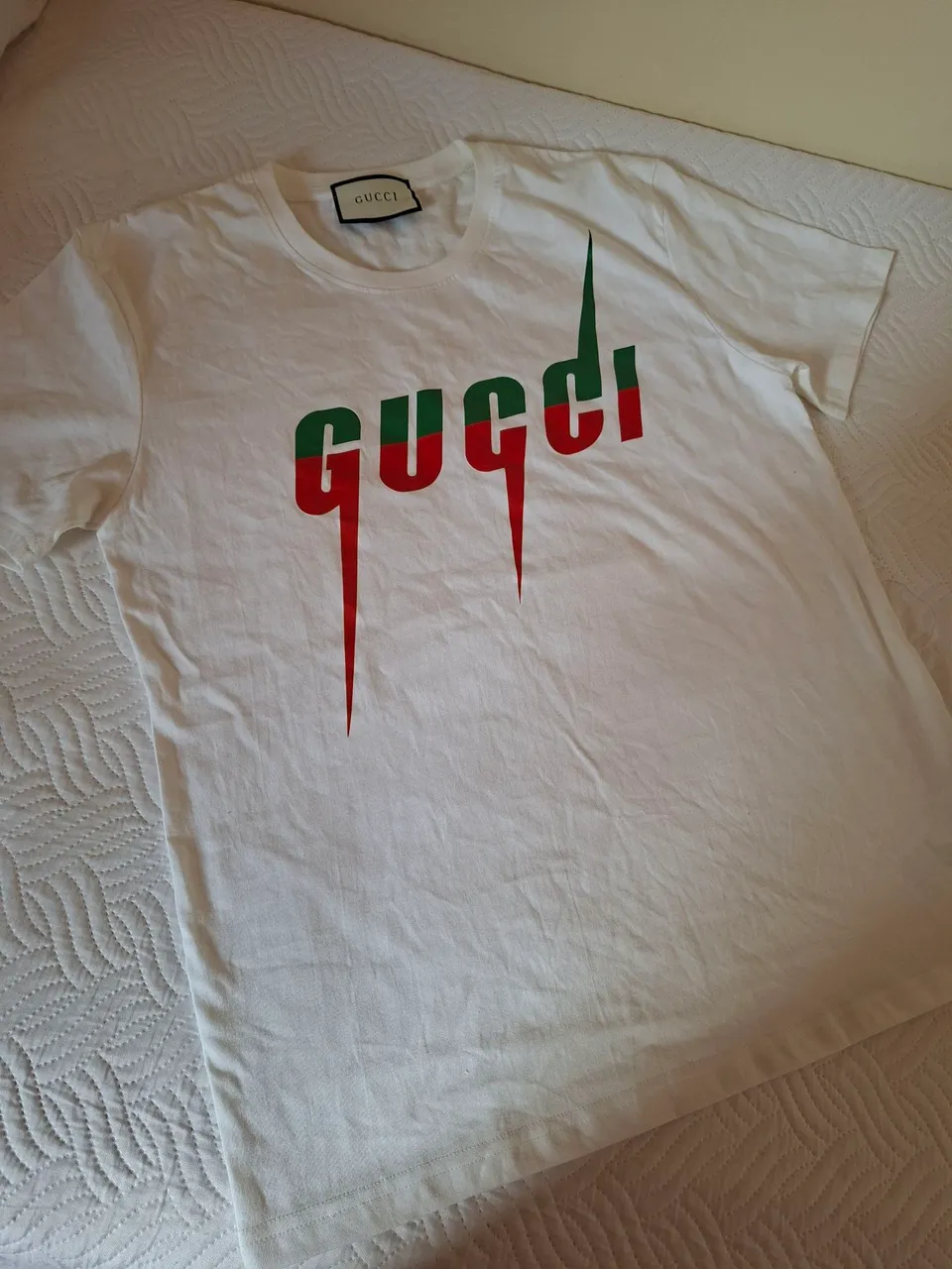 Camiseta Gucci em excelente estado.
