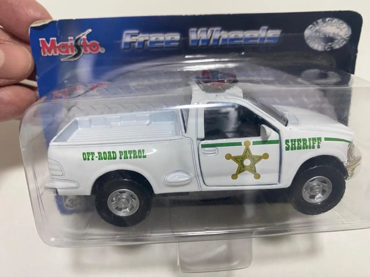 Miniatura Pick up Ford Sheriff Branco Maisto Novo - Foto 4