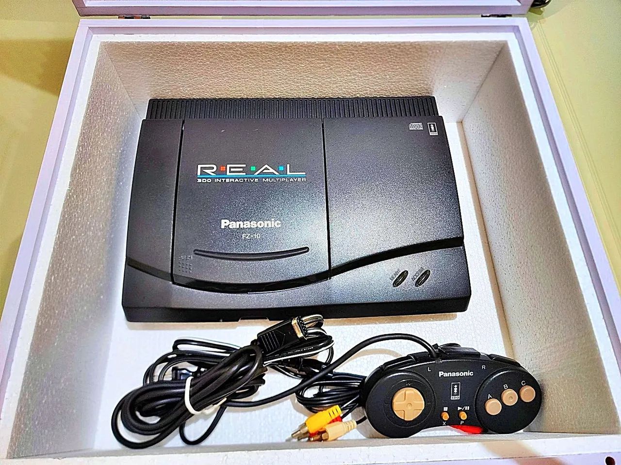 Panasonic 3DO REAL FZ-10 コントローラー２台・外箱付 Panasonic 3DO REAL FZ-10 コントローラー2台・外箱付 Panasonic 3DO