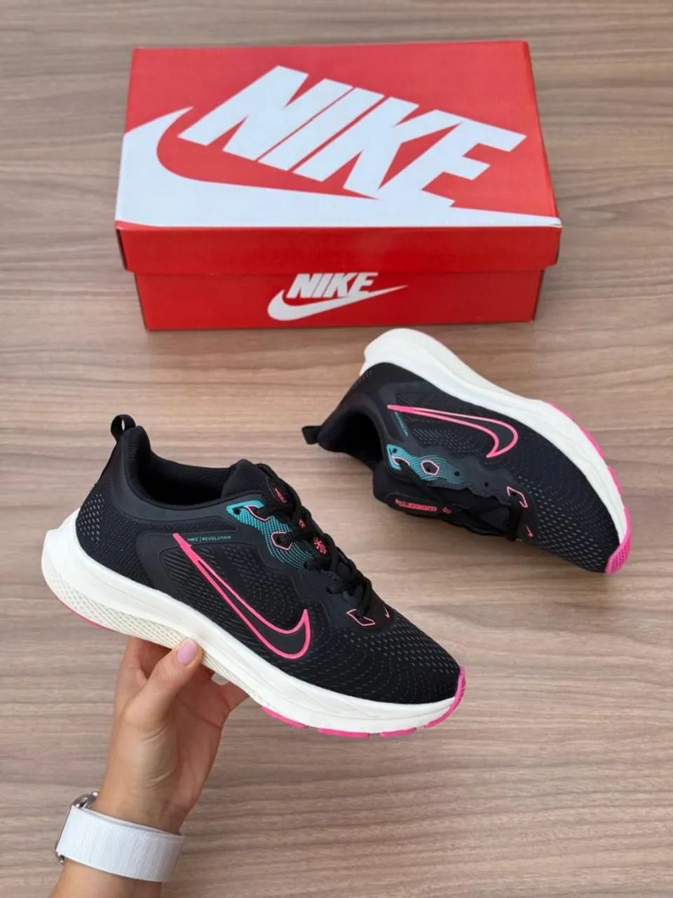 Tênis Nike Feminino - Conforto e Estilo para seus treinos! - Foto 2