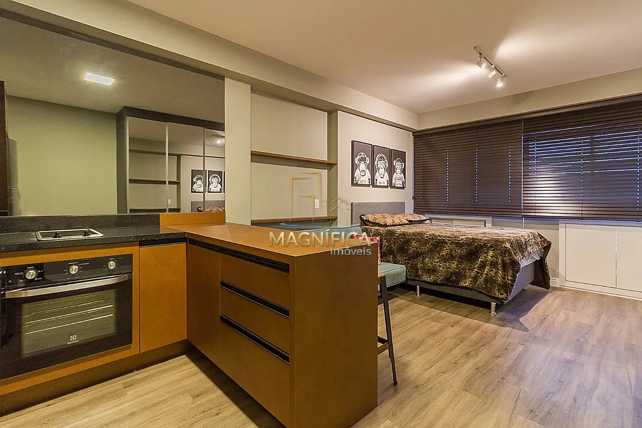 Studio mobiliado e decorado no LifeSpace Curitiba com 30,17m²