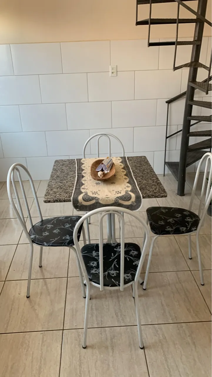 Mesa de Cozinha com 4 Cadeiras