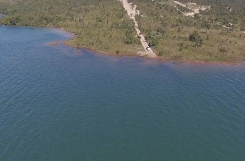 Lote, 1000m2  ás margens do Lago.
