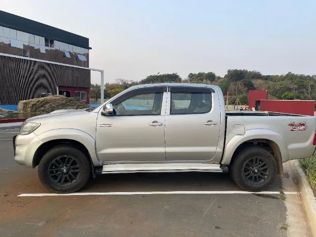 HILUX  - Foto 2