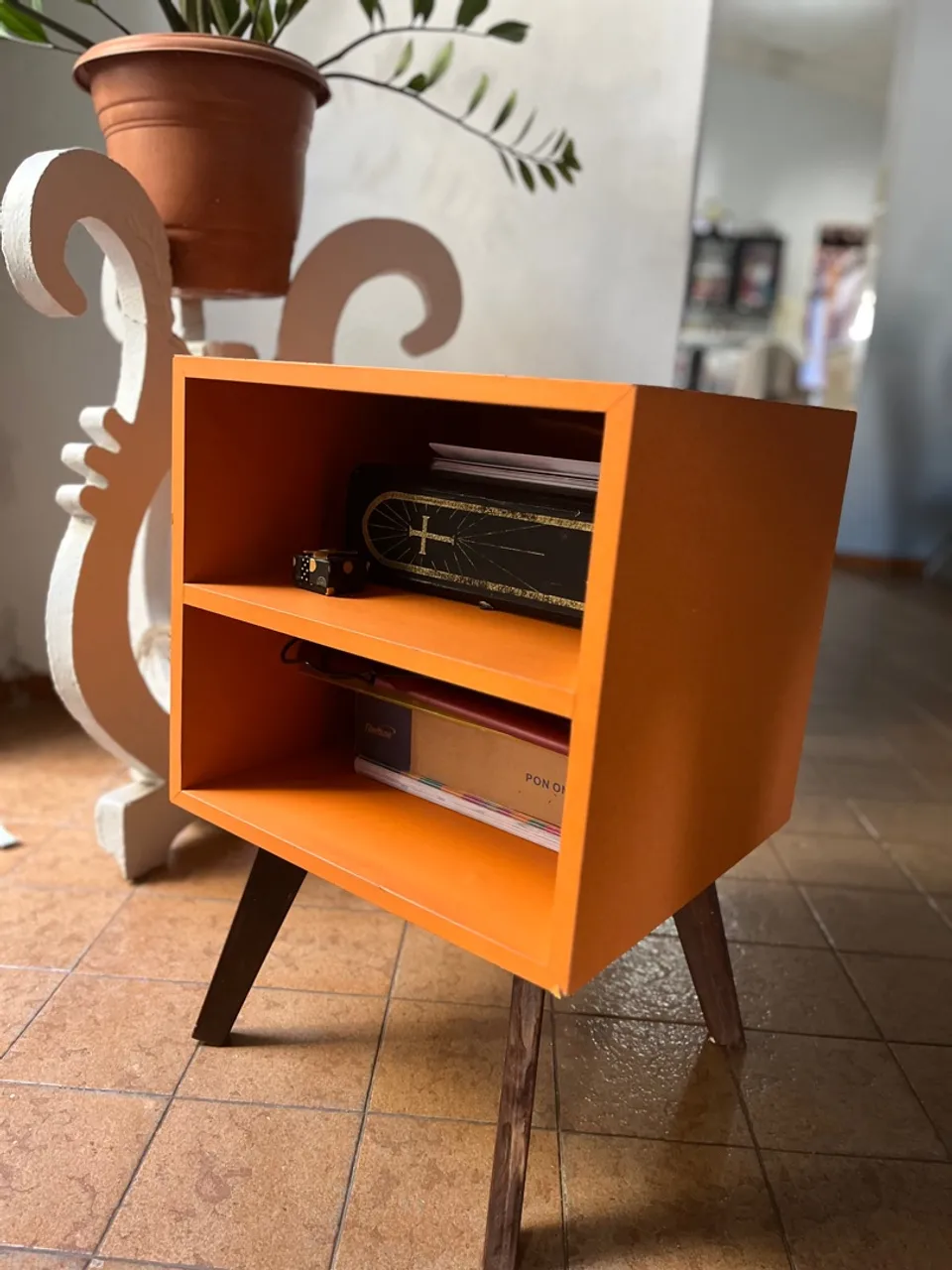 2 Criado mudo com design moderno
