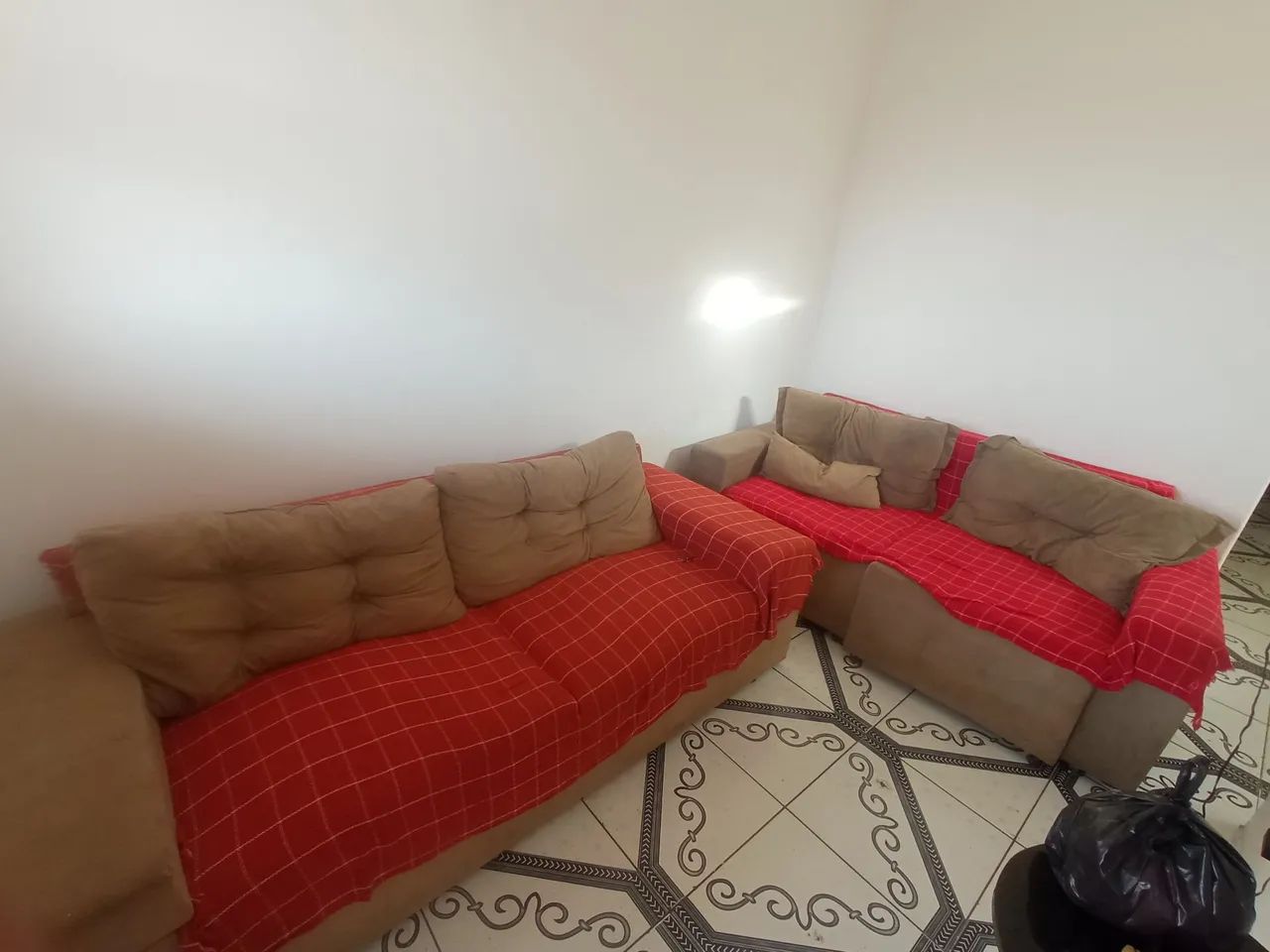 2 Sofá de 2 lugares ! Sendo um retrátil bem conversando 1 ano de uso 