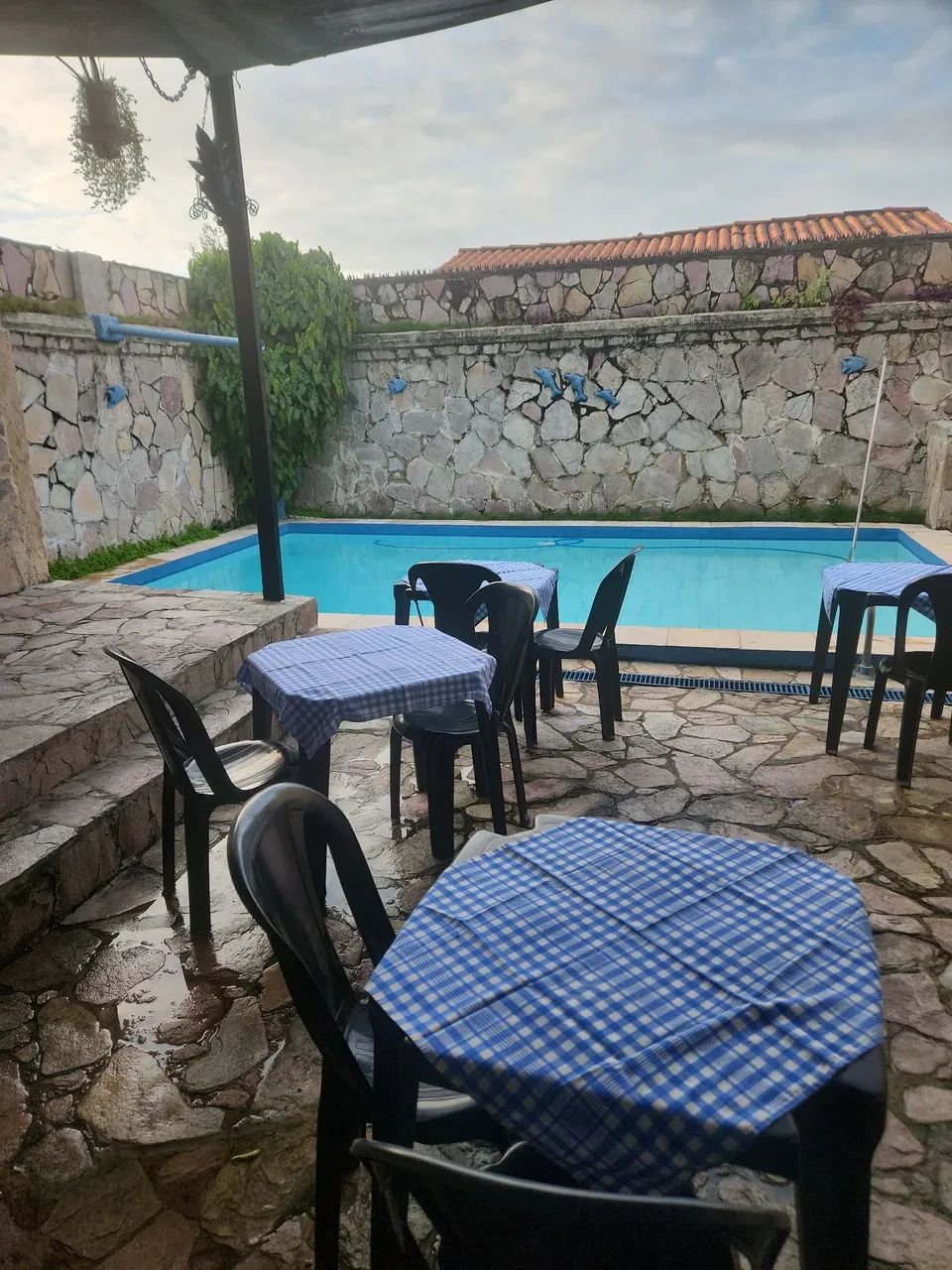 Espaça para pequenos eventos com piscina e churrasqueira 