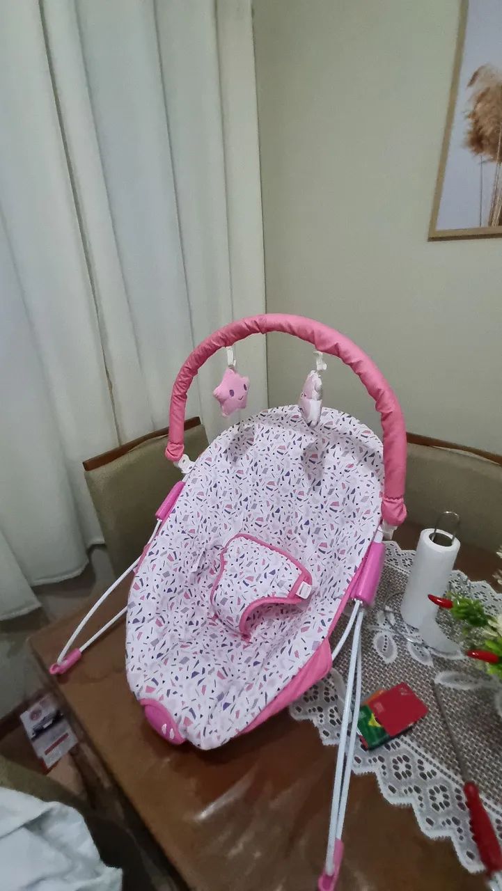 Bouncer Infantil Rosa com Brinquedos