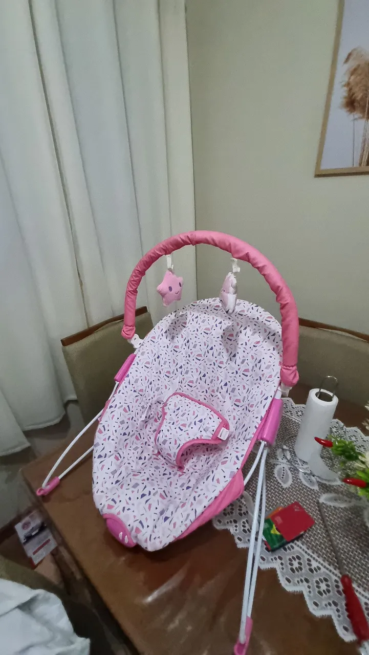 Bouncer Infantil Rosa com Brinquedos