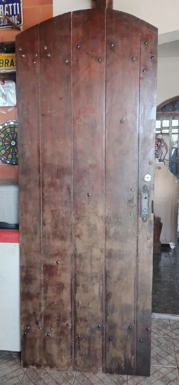 Porta de madeira maciça para área externa