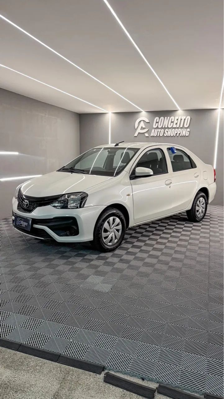 Toyota Etios X Sedan 1.5 2020
