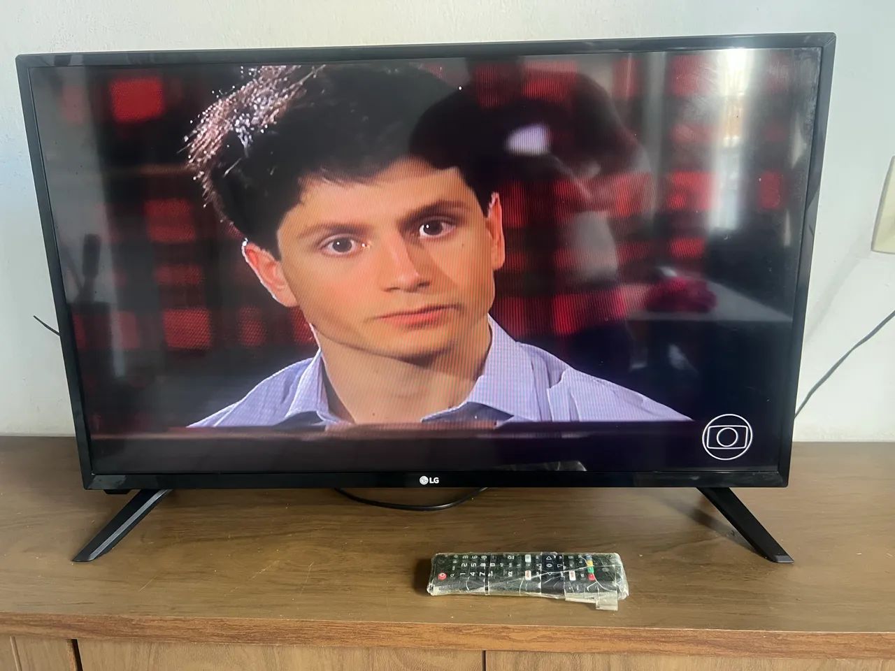 Tv 32 LG  ( NÃO E SMART )