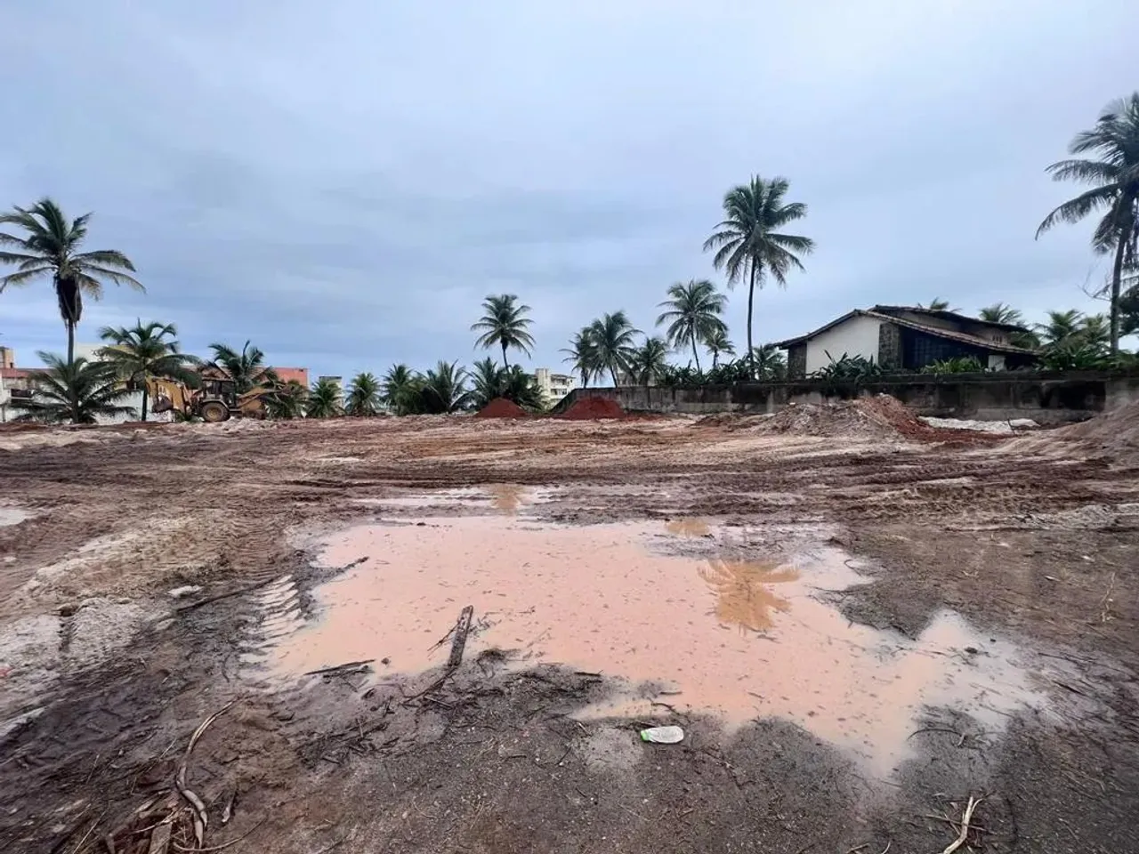 EXCELENTE TERRENO PRÓXIMO A PRAIA DE JAGUARIBE BEM LOCALIZADO