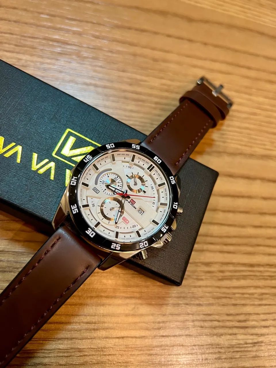 Relógio Masculino Va Va Voom 46mm - Militar com Pulseira de Couro Marrom - Foto 2