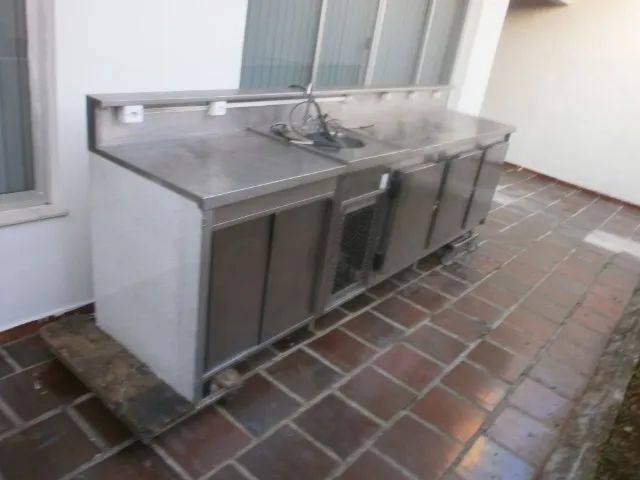 balcão refrigerado em inox - com 3 portas - pia  - espaço neutro - medindo 3mt - Foto 4