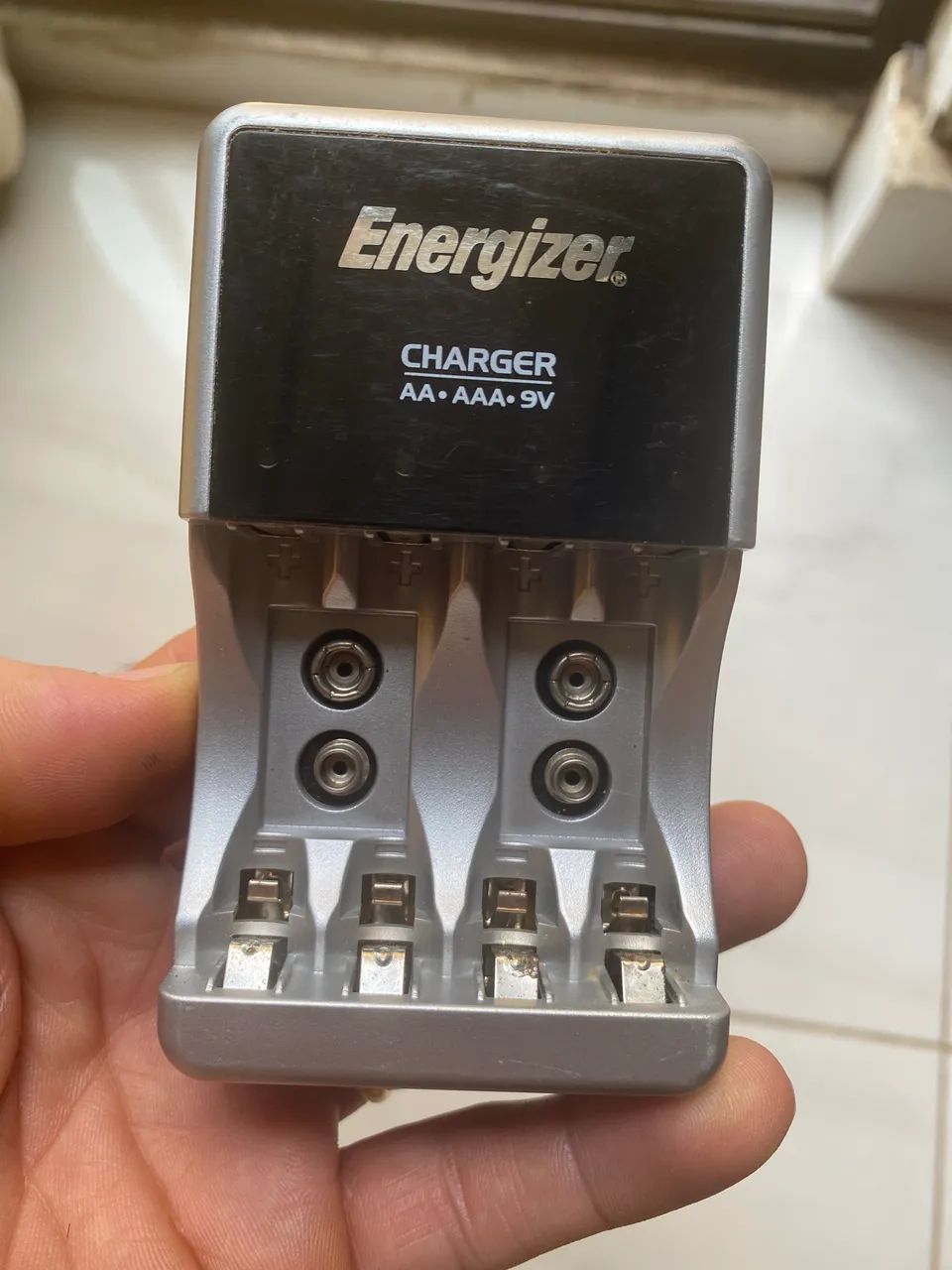 CARREGADOR ENERGIZER PARA PILHAS AA/AAA/9V