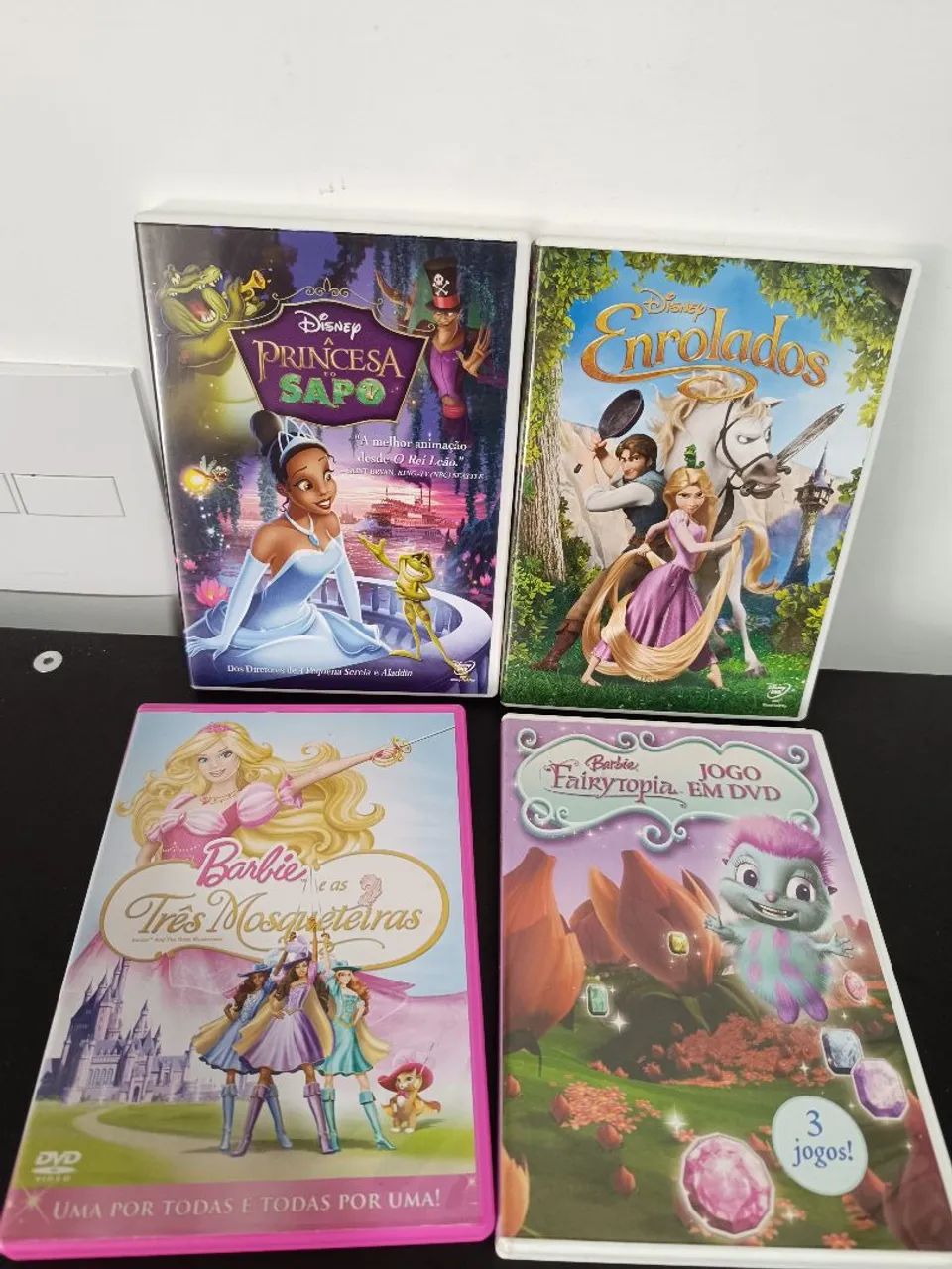 Kit DVDs Princesas Disney e Barbie 