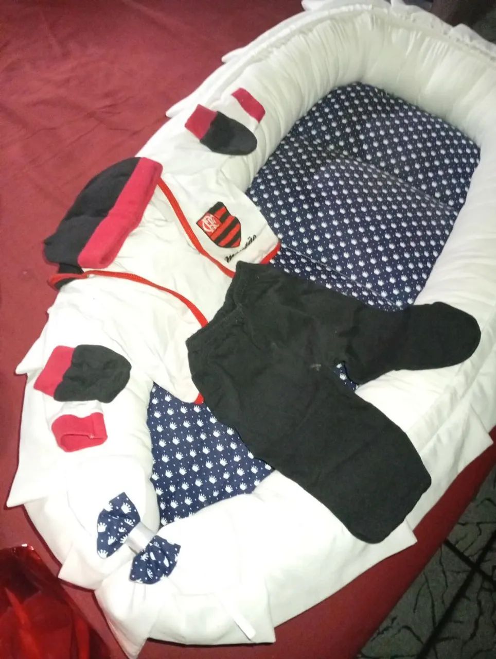Vendo ninho redutor com roupas para recém nascido  - Foto 5