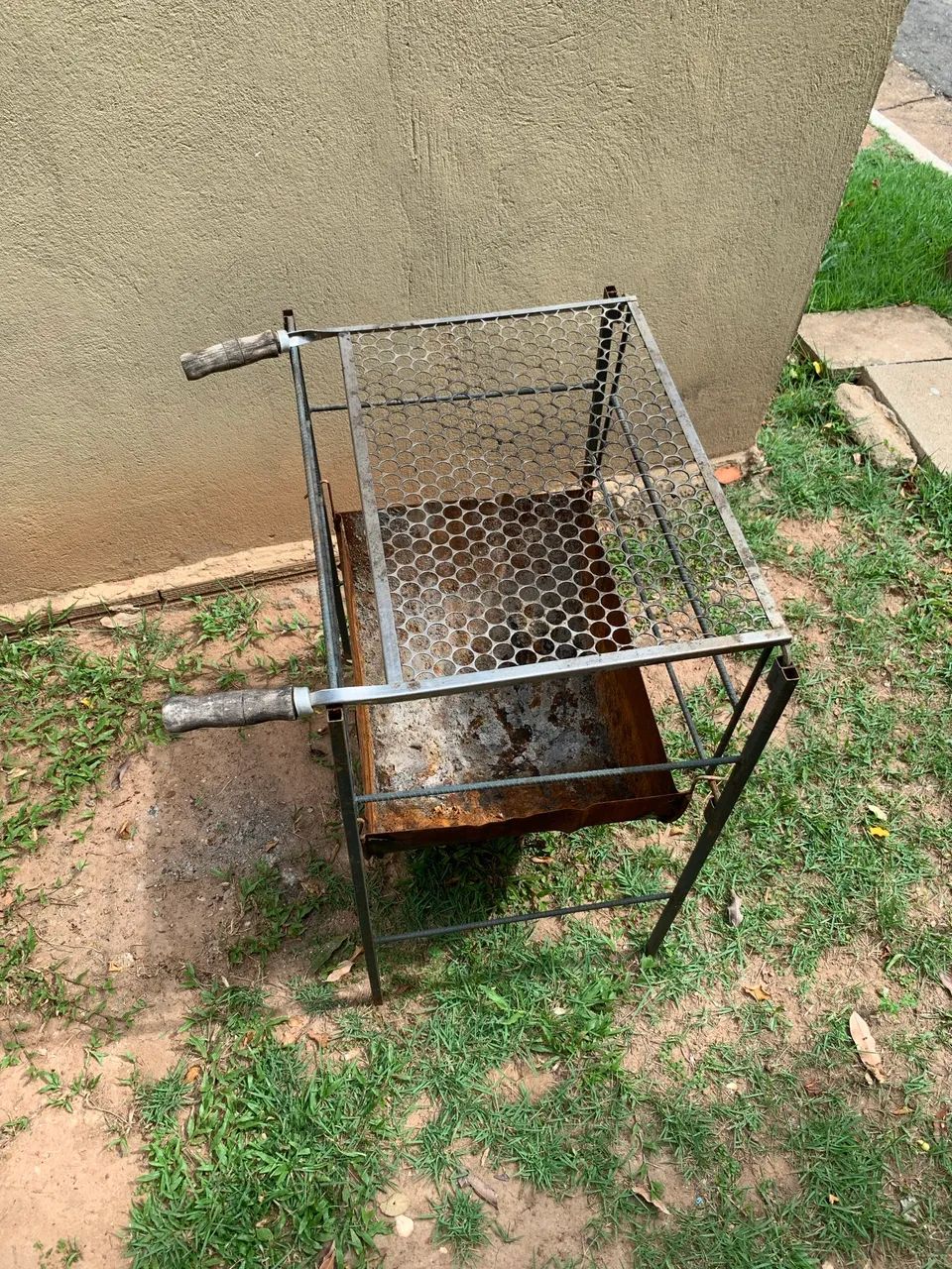 Vendo churrasqueira com grelha