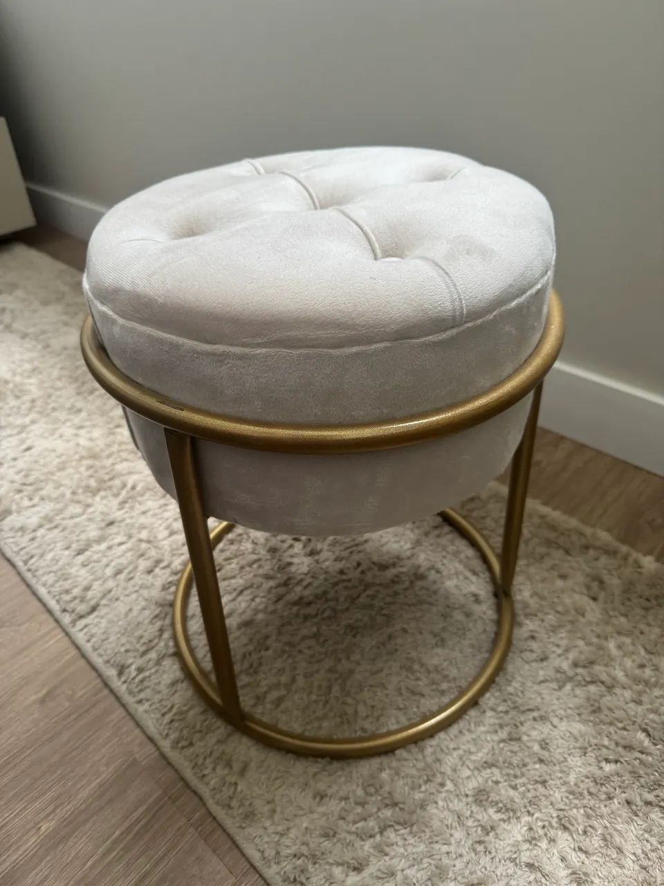 Puff dourado 65579518326659120