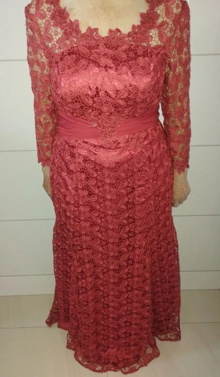 Vestido de festa cor Vermelho Queimado em renda e bodado