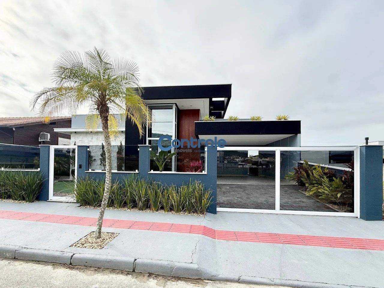 Casa com 03 dormitórios no Pagani, em Palhoça/SC!