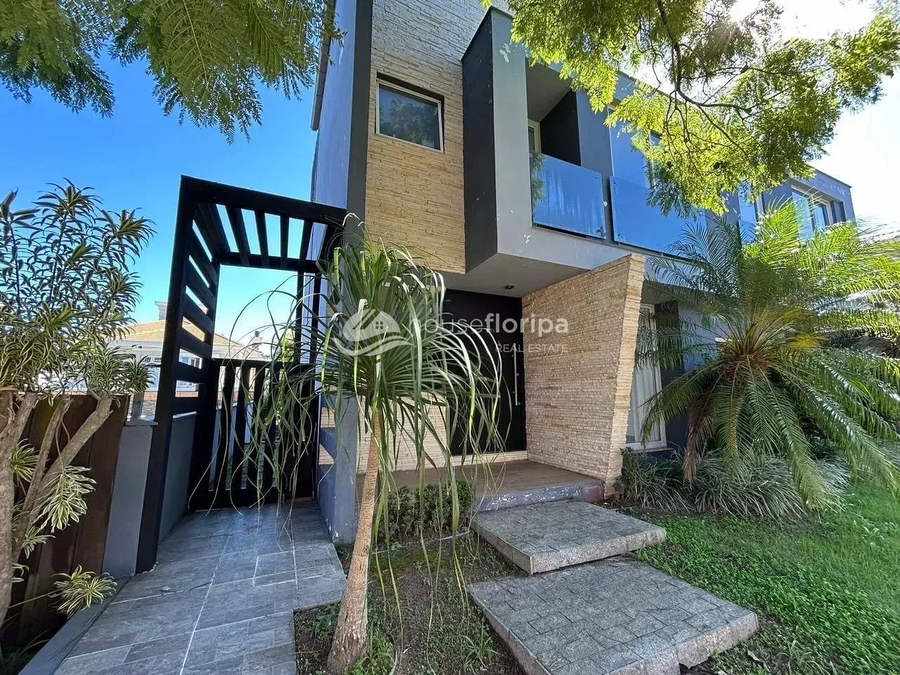 Casa em Condominio à venda, Campeche, Florianópolis, SC - Possui 4 dormitorios com 480m² d