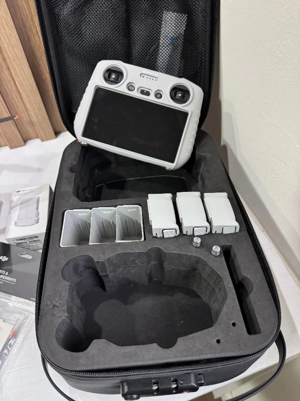 DJI Mini 3 Pro Combo Fly More C/ Tela +2k de acessorios - Foto 4