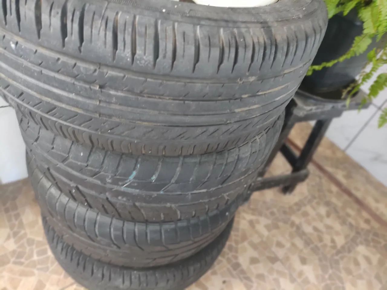 Vendo rodas com pneus Voyage g6 - Foto 2
