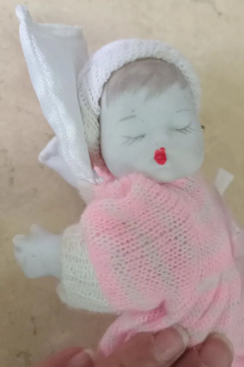 Bebê dormindo bonequinha pano e porcelana 19 cm Desapego Vintage - Foto 2