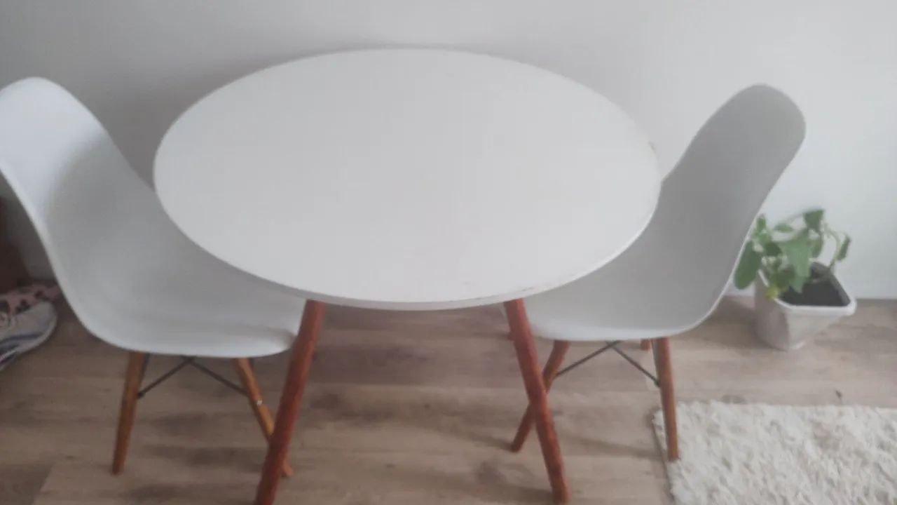 Mesa com 2 cadeiras
