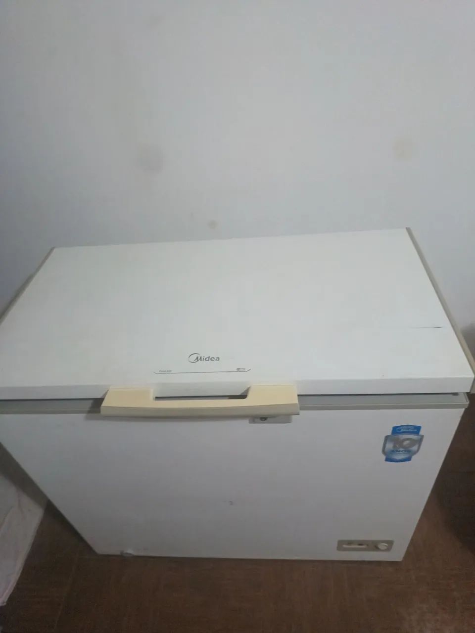 Freezer Mídea 210 litros com defeito