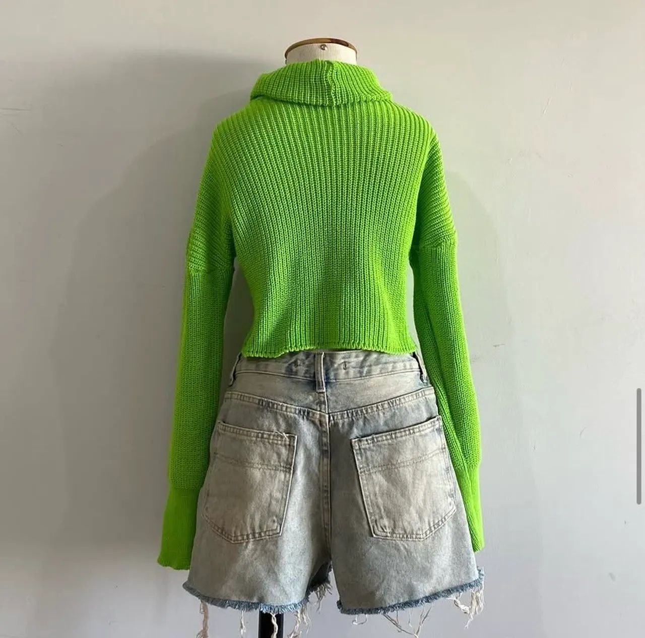 Blusa em tricô gola alta verde - Foto 4
