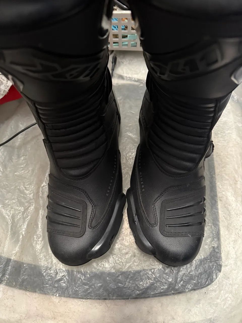 Vendo macacão de couro e bota  - Foto 3