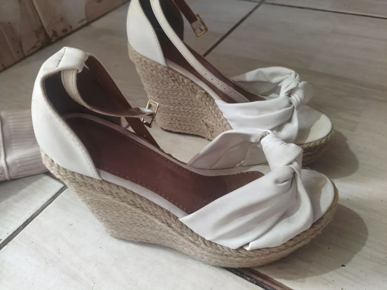 Sapatos e roupas  - Foto 3