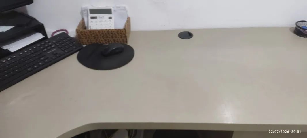 mesa de escritório em L