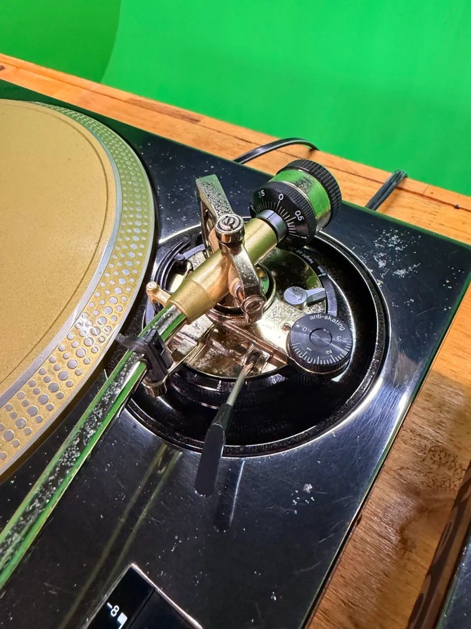 Par Technics SL1200MK5 dourada com case - Foto 4