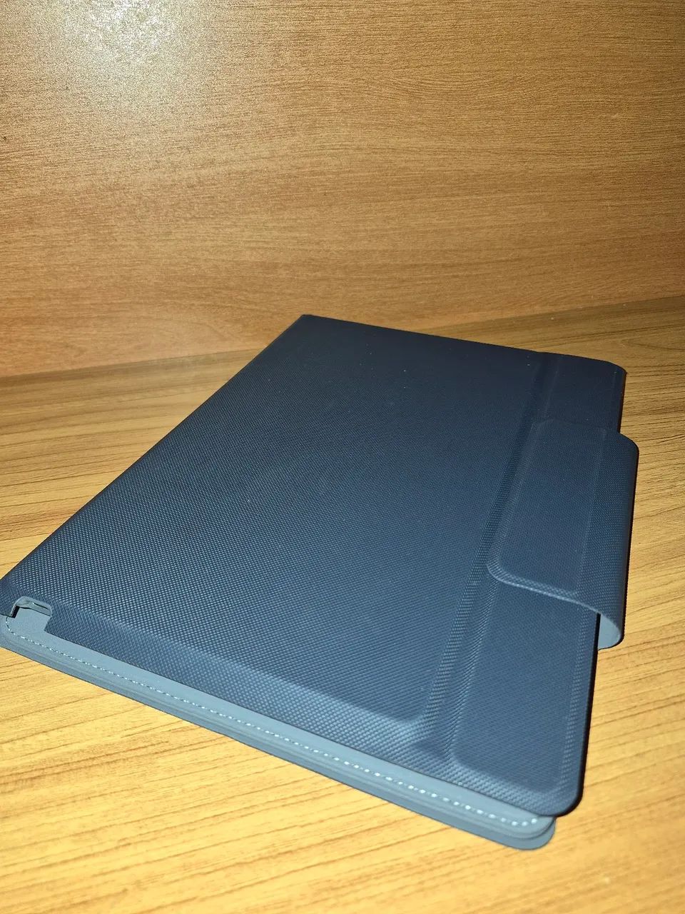 Capa Universal com Teclado para iPad e Tablet - Foto 3