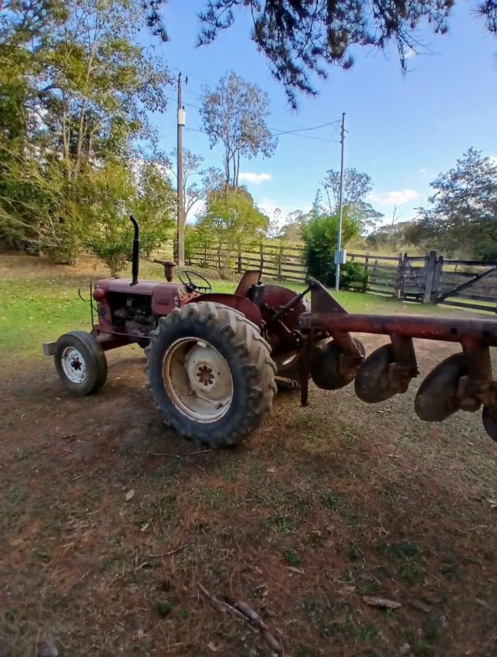 trator valmet 65 ID mais um arado - Foto 3