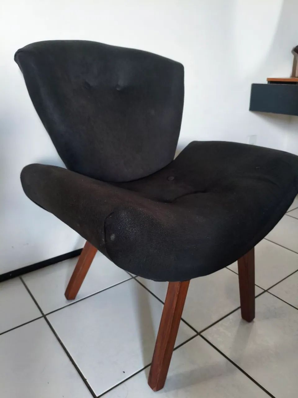 Vendo poltrona preta aveludado. - Foto 3