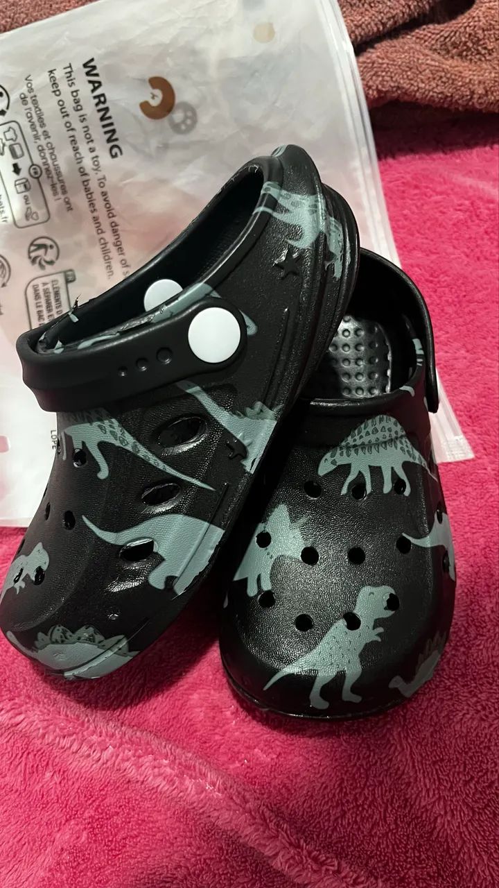 Crocs preta Dino