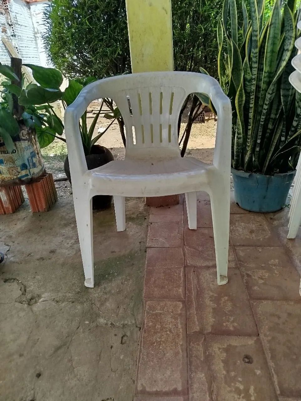  Vendo 8 cadeiras plástica 50 reais a unidade  - Foto 3
