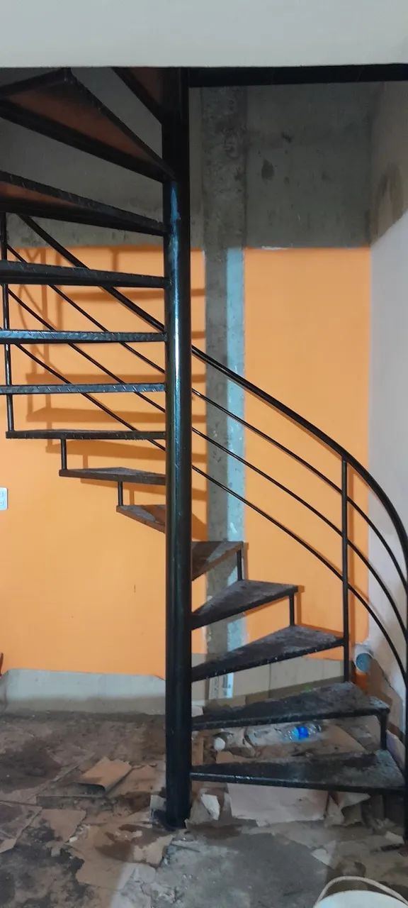 Escada caracol em ferro pronta entrega - Foto 4