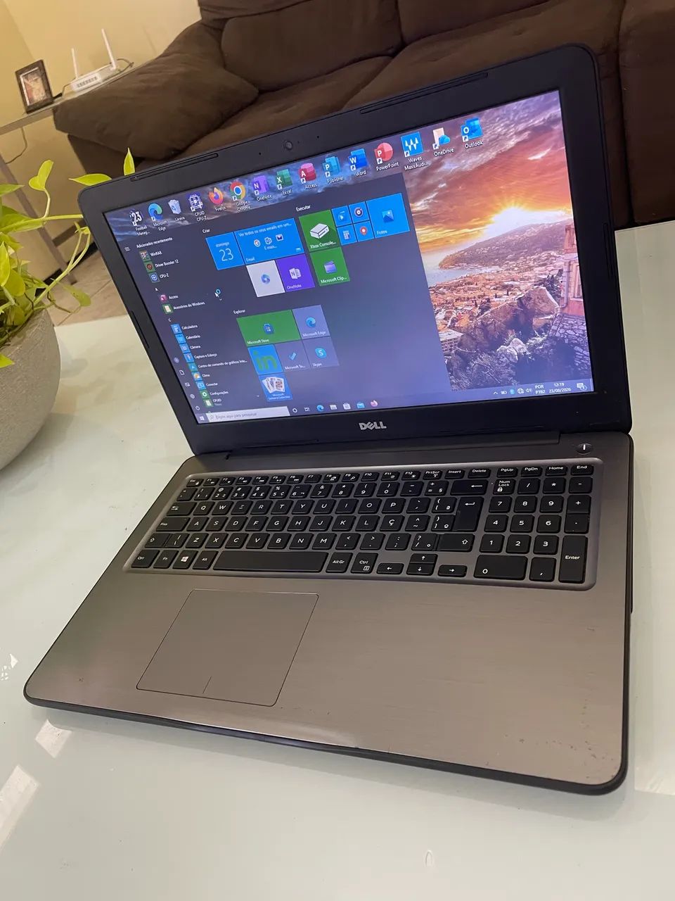 Vendo Notebook Dell I5-7ª GTH com Placa de Vídeo AMD Radeon e SSD - Foto 2