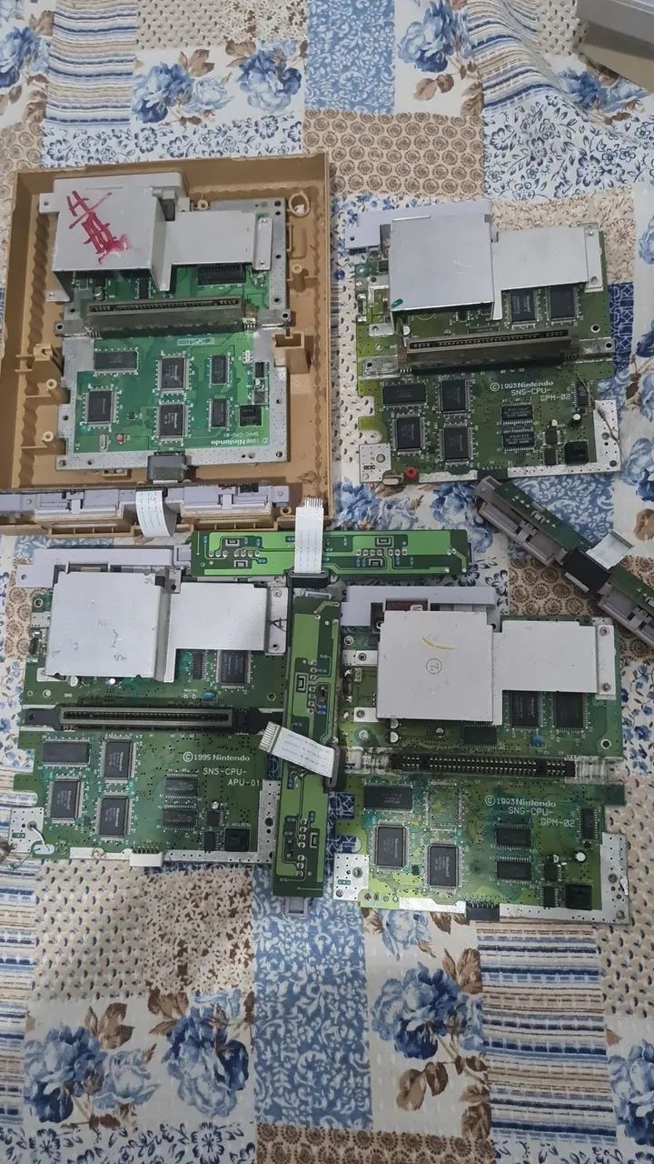 Placas e Carcaça de super Nintendo 