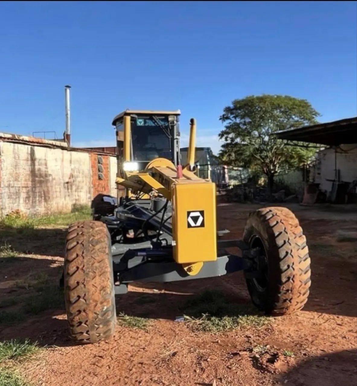 Motoniveladora XCMG GR1803BR ano 2023 com 4.000 horas e ar condicionado, em SP - Foto 3
